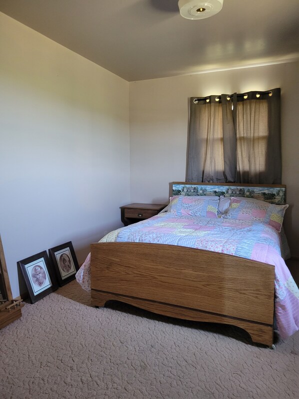 3 chambres, fer et planche à repasser, Wi-Fi, draps fournis