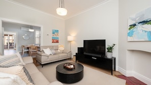 Smart TV - Brightside Belle - St Kilda East (Saint Kilda East)