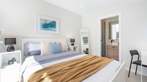 3 bedrooms, desk, iron/ironing board, travel cot