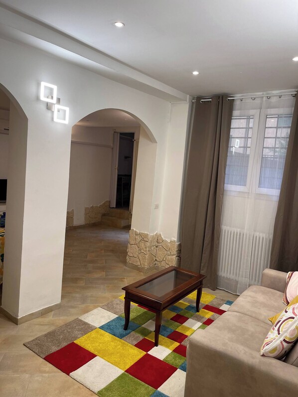 Apartment, 1 Bedroom, Accessible | Living area
