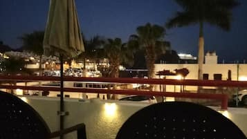 Apartment, 1 Bedroom, Smoking, Balcony | Dining room