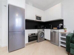 Réfrigérateur, micro-ondes, four, lave-vaisselle