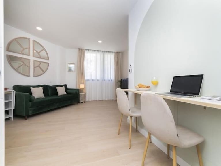 Aurora Stays By Charming Ii, Apartment For 4 With Free Parking - 헤타페