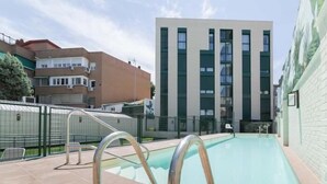 Pool - Aurora Stays by Charming III, Apartment for 4 with free parking (Madrid)