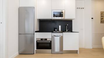 Fridge, microwave, oven, dishwasher