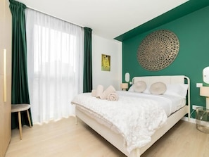 1 bedroom, iron/ironing board, internet, bed sheets