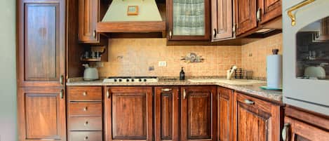 Micro-ondes, four, plaque de cuisson, lave-vaisselle