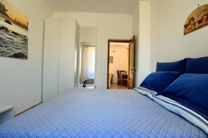 3 bedrooms, iron/ironing board, WiFi, bed sheets - Bike front with space for cars and bicycles (IMPERIA)