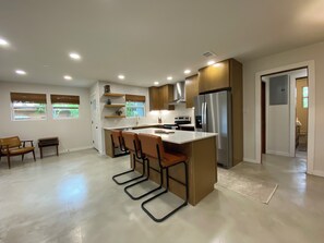 Mikrowelle, Ofen, Herdplatte, Geschirrspüler