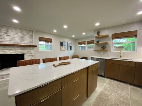 Charming Midcentury Lake House