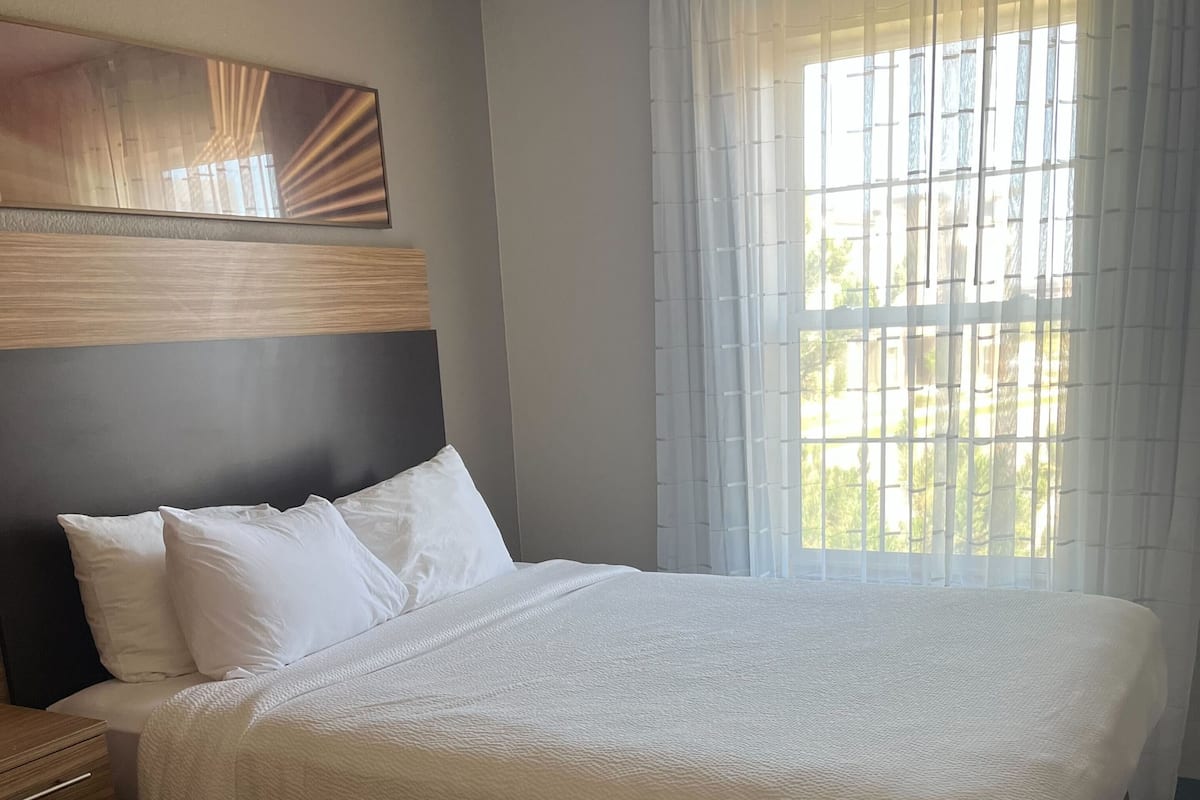 Comfort Suite | Desk, laptop workspace, blackout drapes, iron/ironing board
