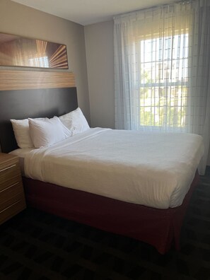 Comfort Suite | Desk, laptop workspace, blackout drapes, iron/ironing board - Ville 7877 (Englewood)