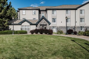 Exterior - Ville 7877 (Englewood)