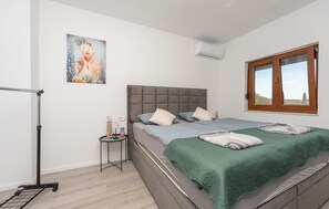 4 bedrooms, iron/ironing board, travel cot, free WiFi