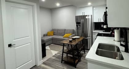 Cozy Suite - Perfect Getaway For Couples & Solo Travelers