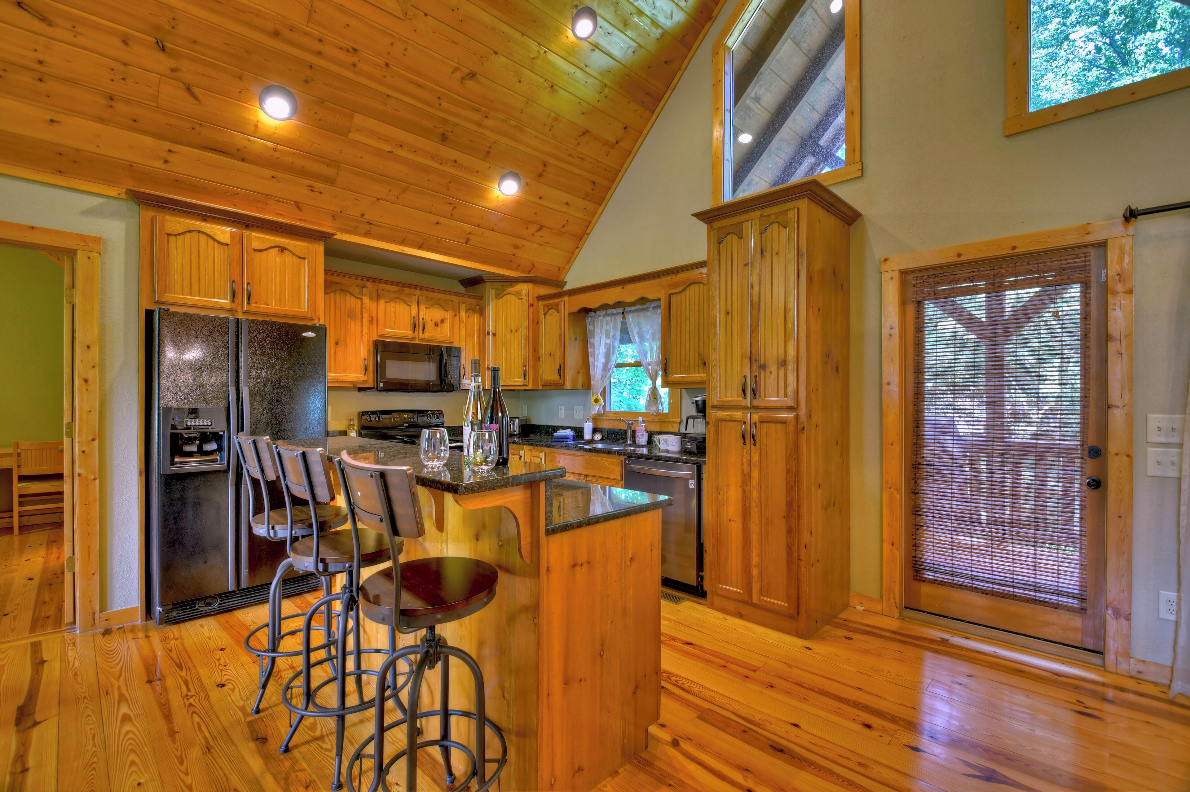 冰箱、微波炉、烤箱、炉灶