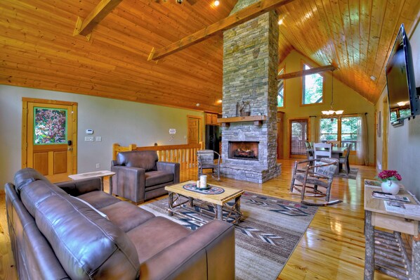 Télévision, cheminée, baby-foot