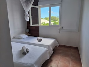 2 chambres, fer et planche à repasser, Wi-Fi, draps fournis