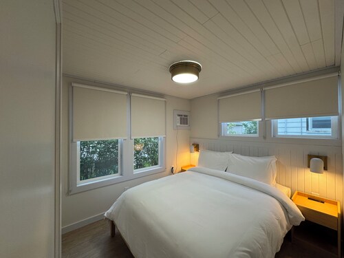 Lake View Cottage