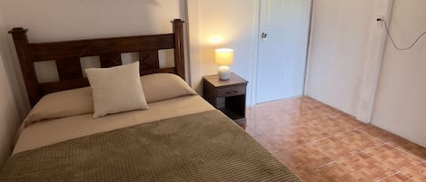 1 habitación, wifi y ropa de cama