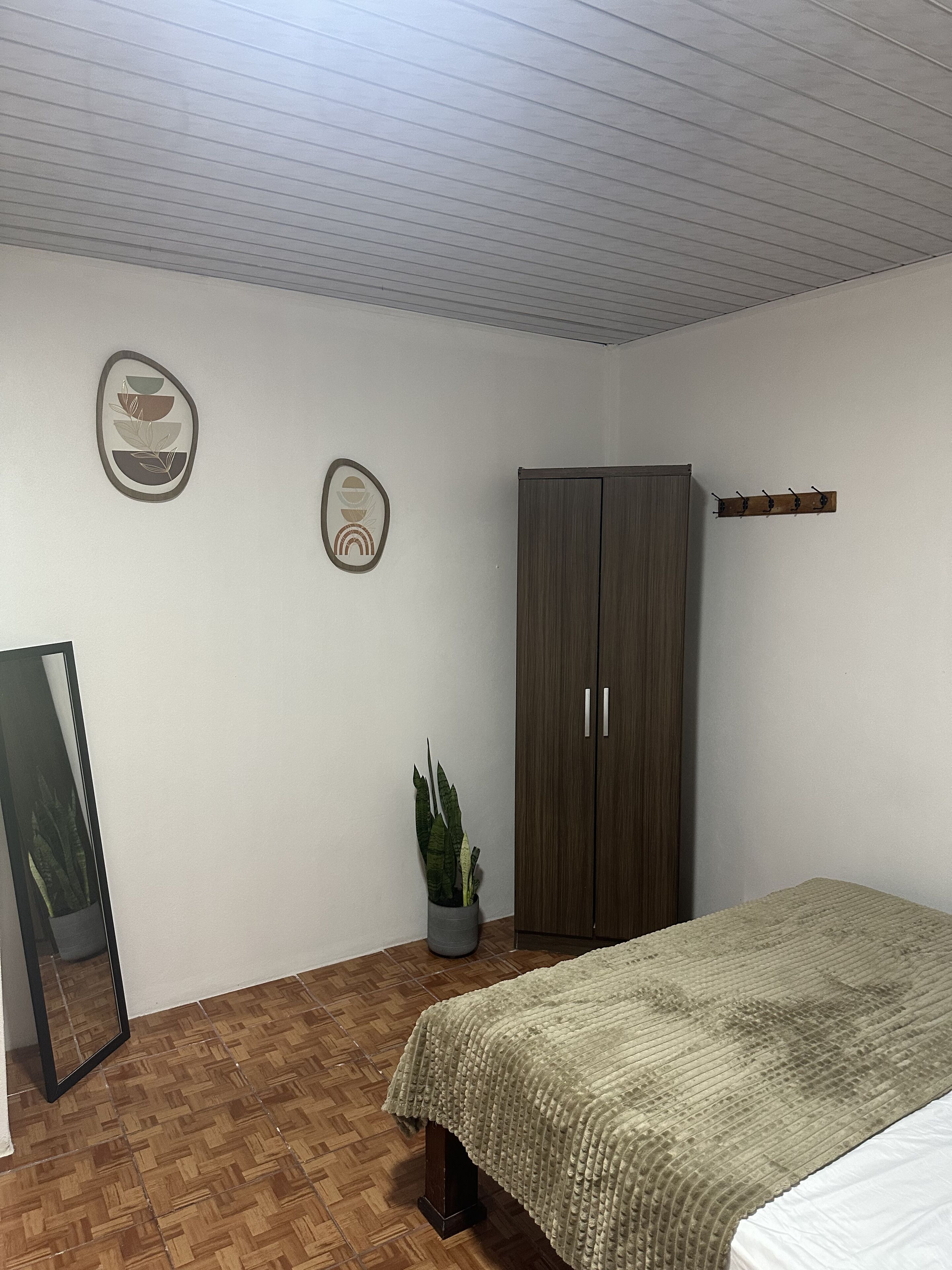 1 多间卧室、WiFi、床单