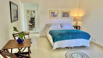 Decoración individual, wifi gratis, ropa de cama