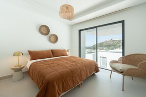 Fer et planche à repasser, Wi-Fi gratuit, draps fournis