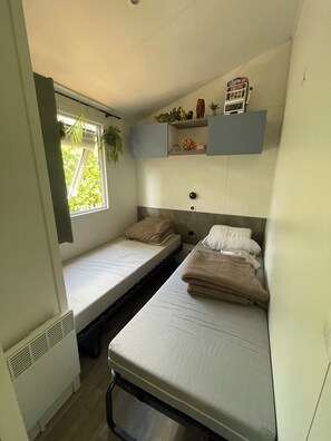 3 chambres, fer et planche à repasser, accès à Internet