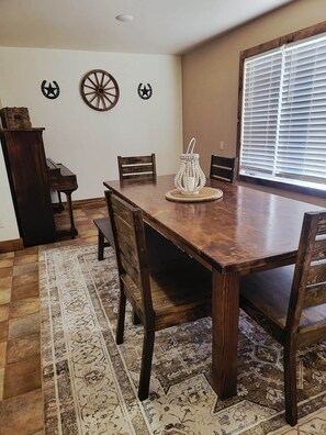 Dining - Dakota Lodge (Dickinson)