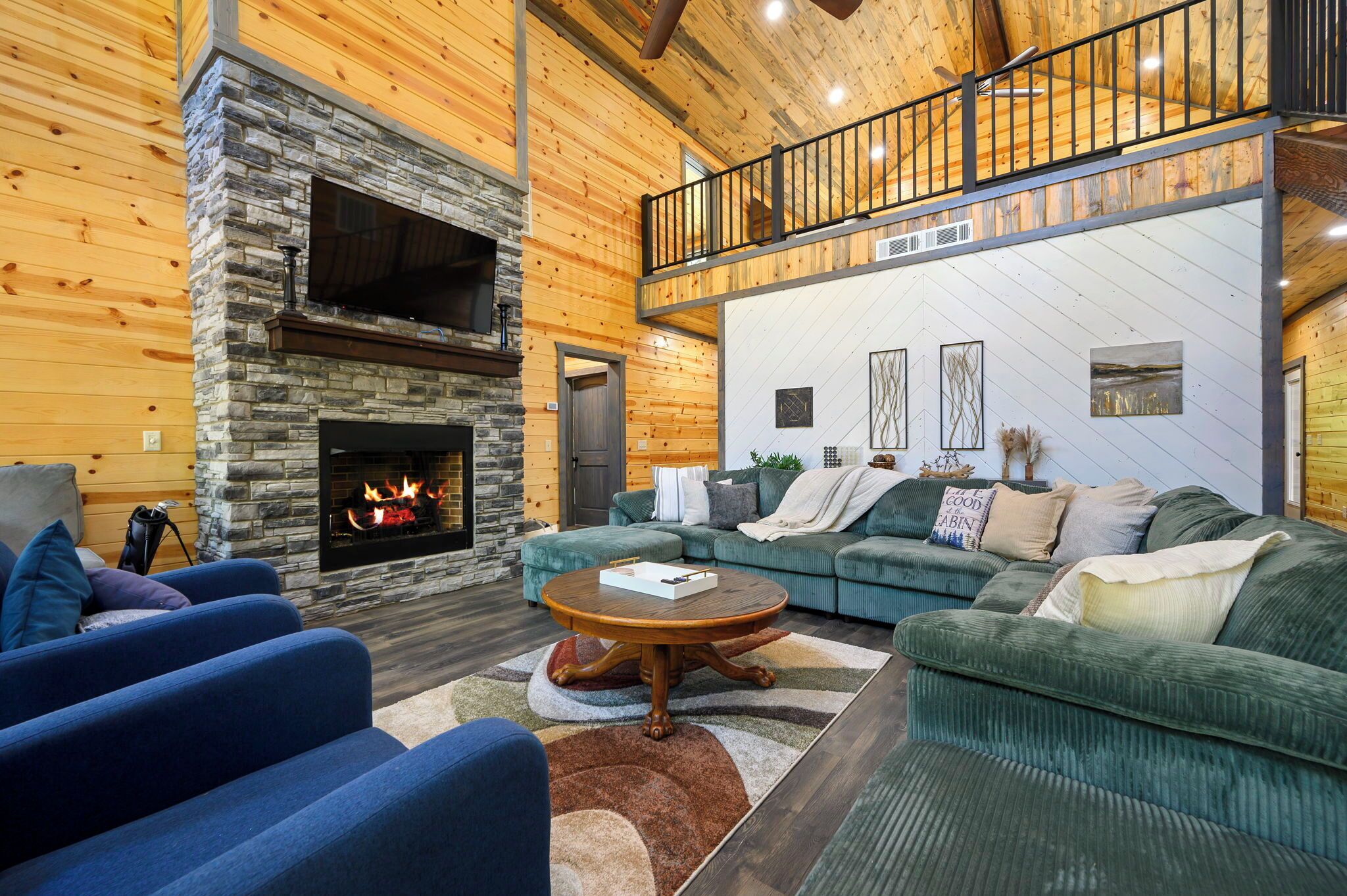 Smart-TV, peis, bordtennis og stereoanlegg