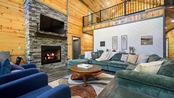 Smart-TV, peis, bordtennis og stereoanlegg