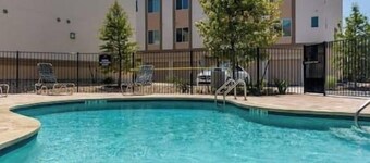 Comfy Apt by Lakeline Mall