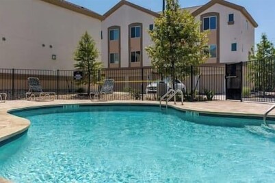 Comfy Apt by Lakeline Mall