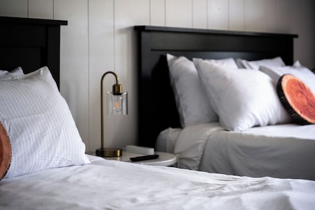 Comfort Double Room | Free WiFi, bed sheets. Lumberjill Lodge