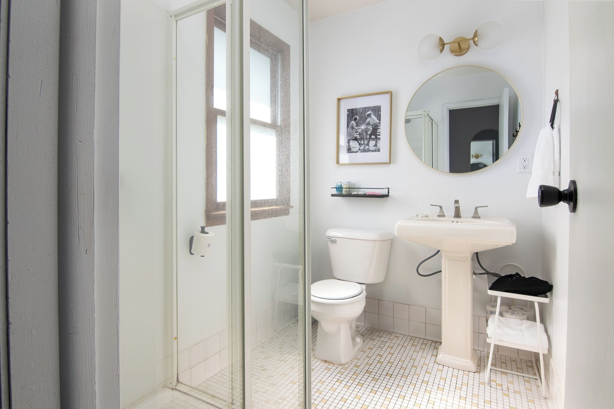 Estudio Confort | Baño | Toallas, jabón, shampoo, papel de baño 