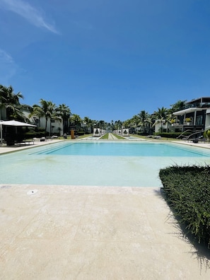 2 outdoor pools