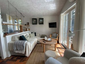 TV, fireplace - Peace nature sheltered and view over the fjord (Hurup Thy)