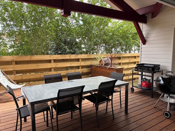 تناول الطعام بالخارج