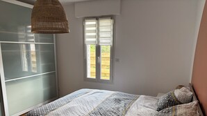 A bedroom with a bed, a window, and a woven light fixture. - Family home, Seignosse bourg (Seignosse)