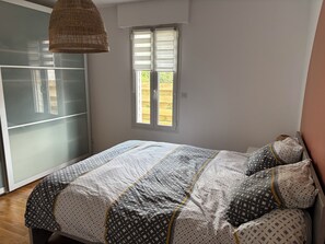 3 chambres, fer et planche à repasser, lit parapluie, Wi-Fi gratuit