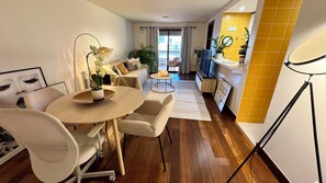 Dining - Ocean front condo with hotel amenities in Cascais (Cascais)