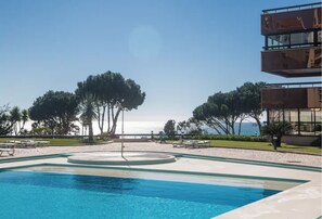 Pool - Ocean front condo with hotel amenities in Cascais (Cascais)