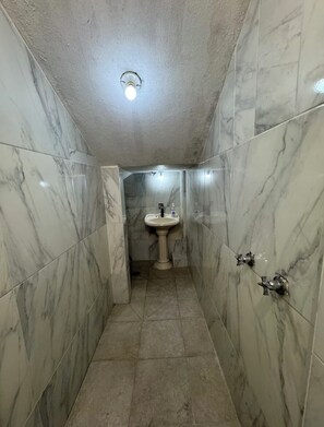 Toallas, jabón, papel de baño
