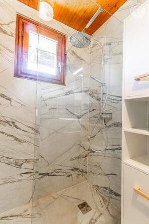 Shower, hair dryer - LA RIVIERE - SAINT PIERRE D'ENTREMONT (SAINT PIERRE D'ENTREMONT)