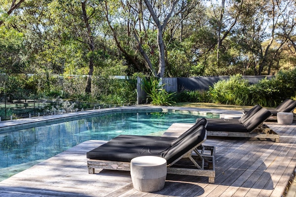 Access to a well maintained communal pool