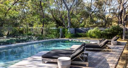 Bangalay Villa 15 just Steps from Seven Mile Beach