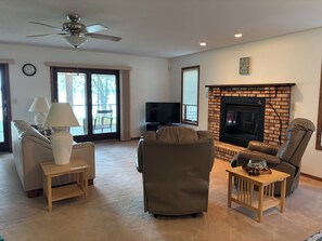 TV, fireplace