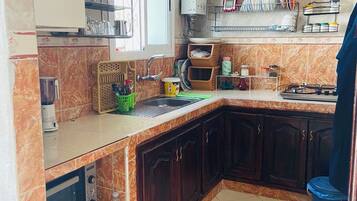 雪櫃、爐具、廚房用具/餐具/器皿、龍蝦/蟹鍋