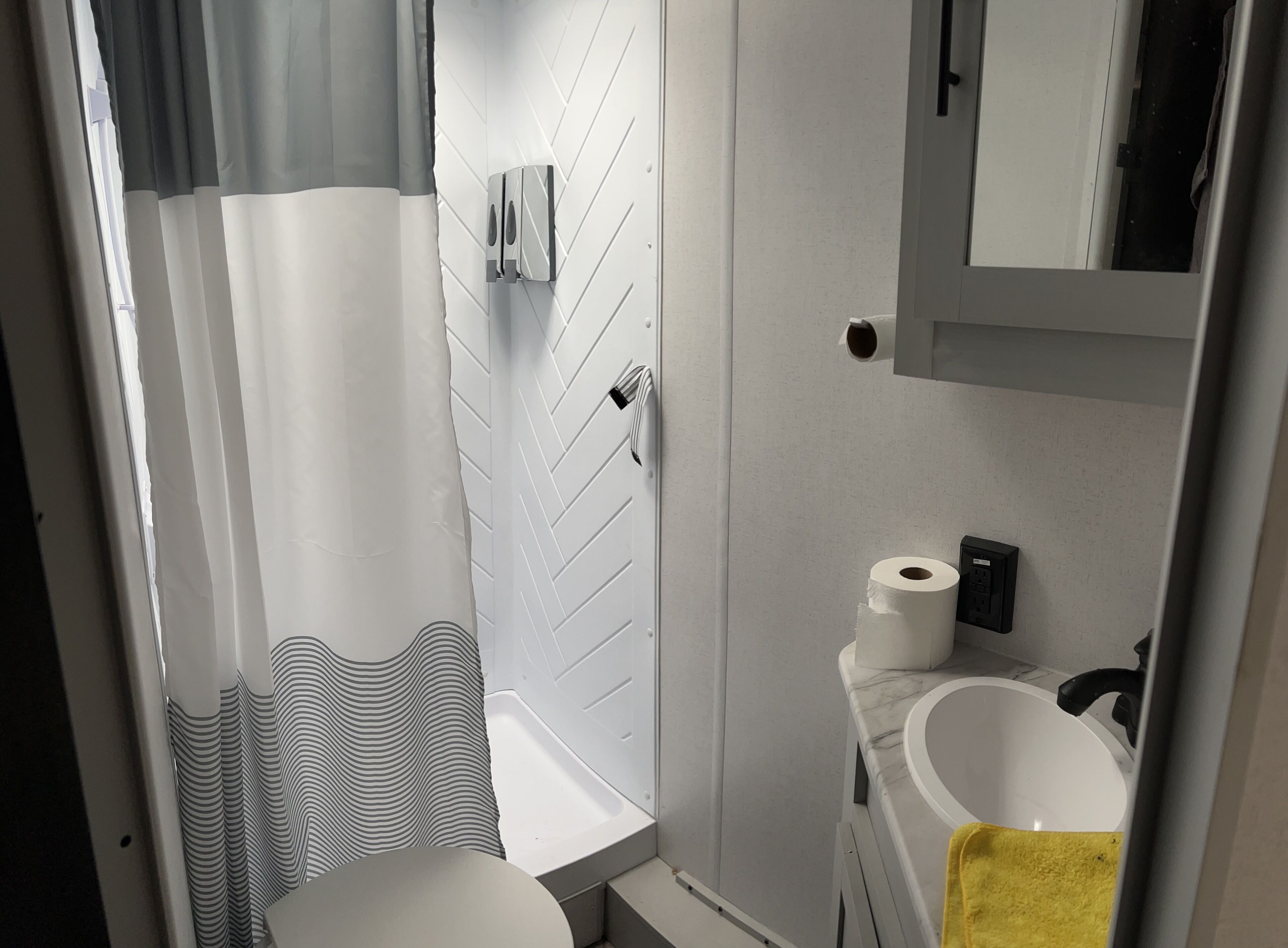 Dutxa, tovalloles, sabó i paper higiènic 