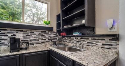 Quiet and Cozy - Comfortable Home in Takoma Park!.